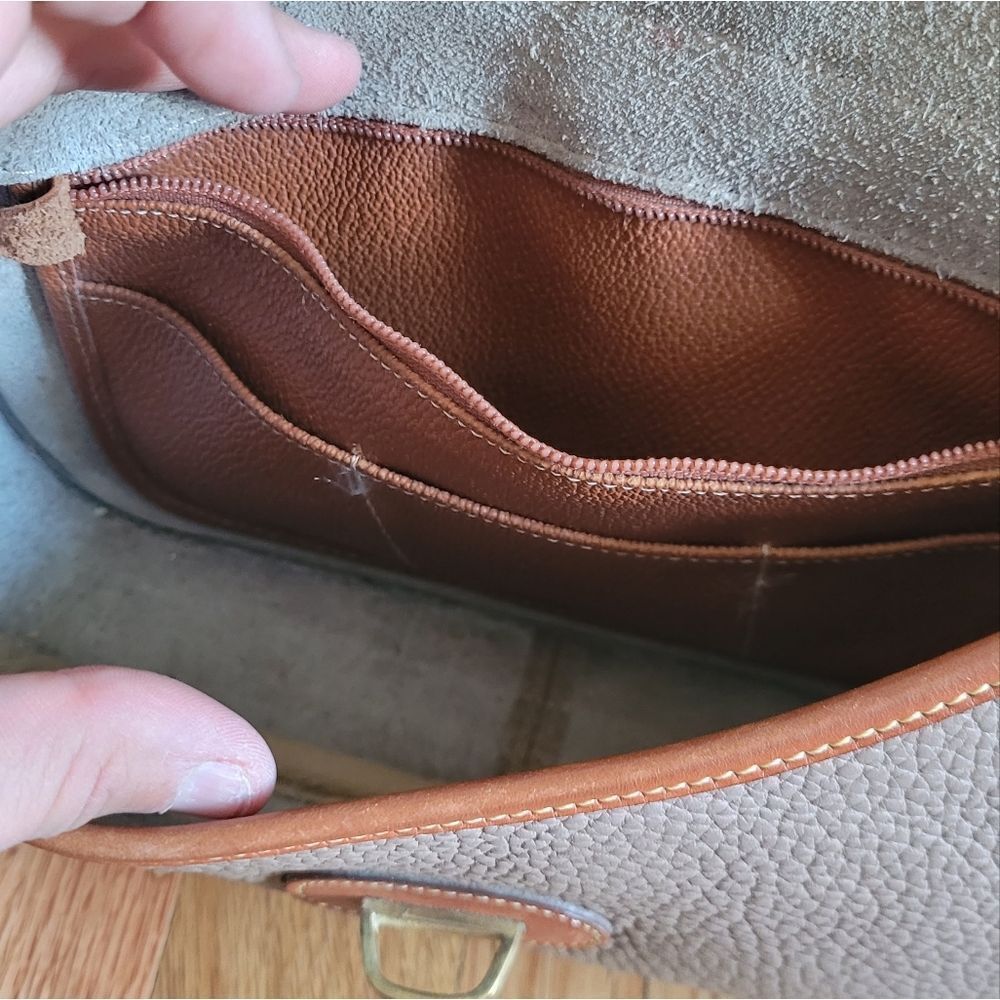 Vintage Dooney & Bourke Pebble Leather Over Under Taupe Crossbody Bag - Picture 13 of 16